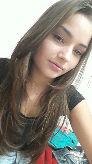 Vitória Luísa Stolfo Kintschner - 17 anos, filha de Valdomiro Kintschner e Marlene Salete Stolfo Kintschner.