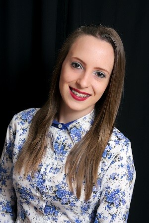 Camila de Marco - 16 anos, filha de Jorge De Marco e Maria Dionísia de Marco;