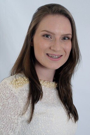 Cássia Vanuza Strauss - 22 anos, filha de Márcio R. H. Strauss e Marli Strauss;