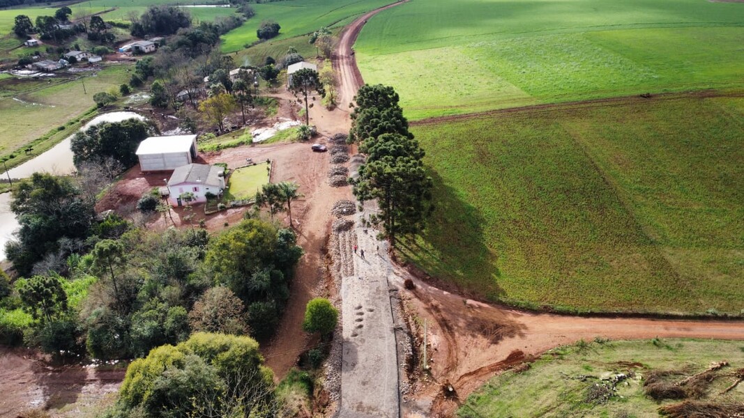 O novo trecho de calçamento iniciará onde foi concluída a pavimentação de outro trecho da via, próximo à Piscicultura São Francisco.