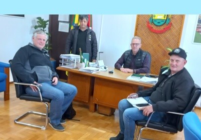 Supervisor do PISA, Ângelo Giotto, secretário Elias Telmo, prefeito Gelson Scherer e presidente do STR, Valdemar Kuhn