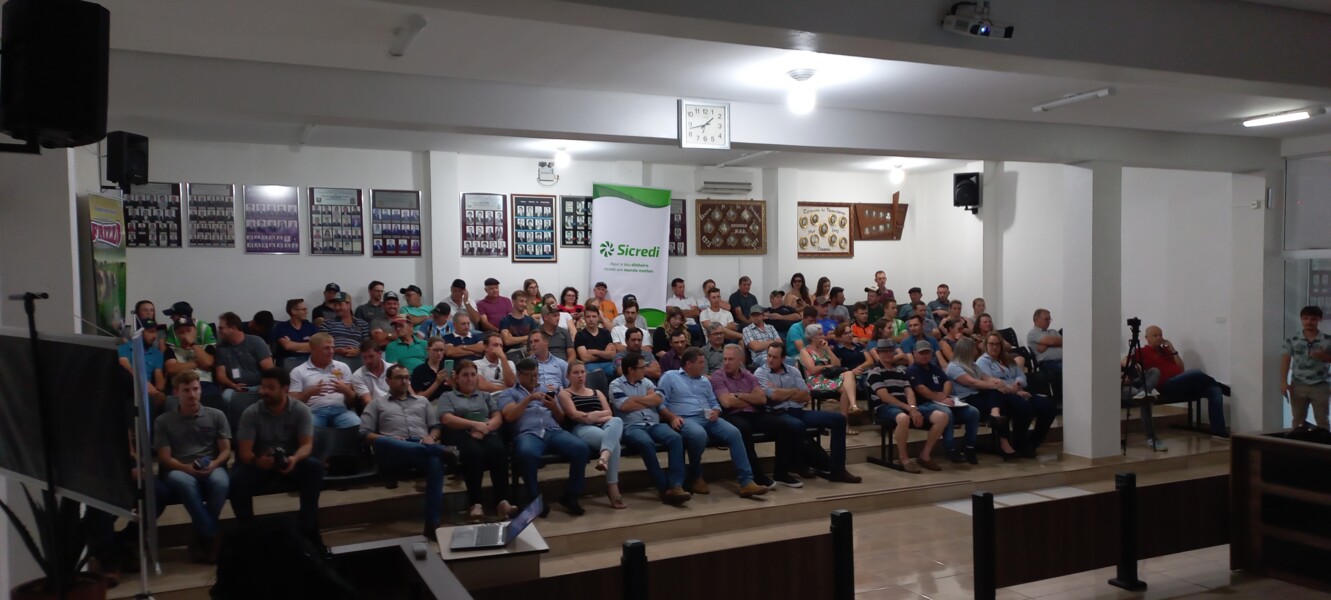 Um número expressivo de produtores de leite participaram do evento