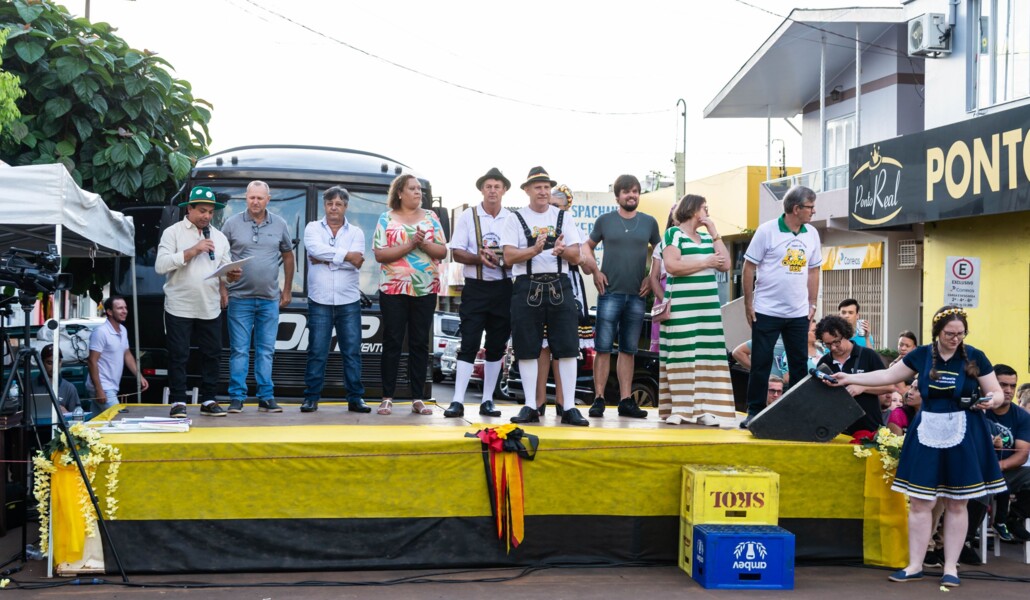 Autoridades municipais prestigiaram o desfile 