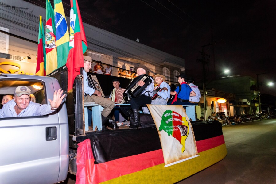 Grupo de Gaiteiros e Violeiros de Chapada