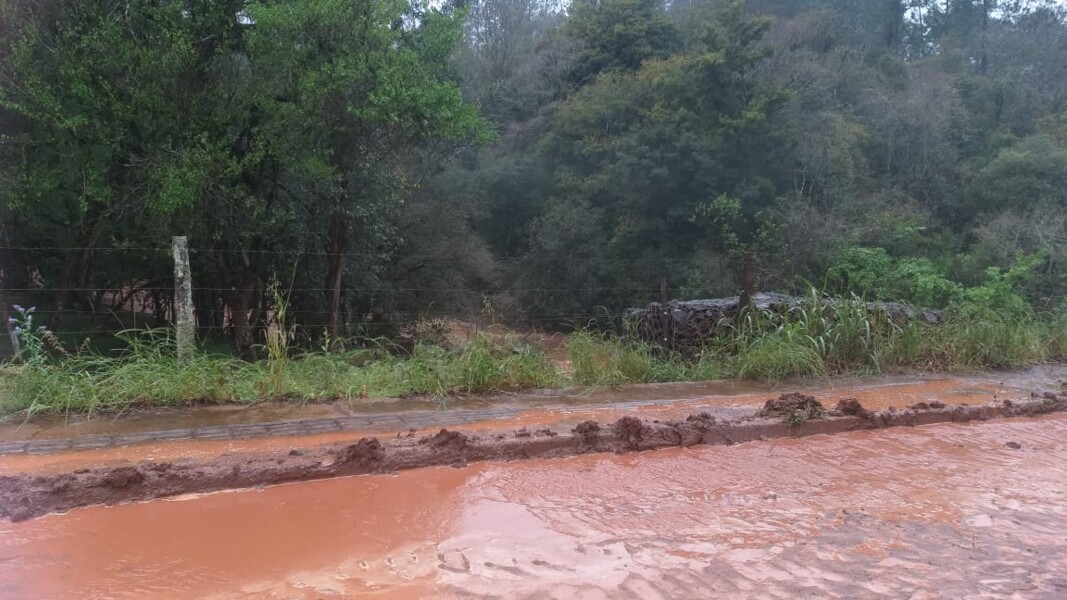 Local próximo à ponte da Perimetral Osvaldo Balduíno Richter.