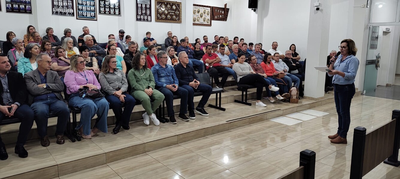Momento da aprovação do Plano Municipal de Turismo de Chapada pelos conferencistas.
