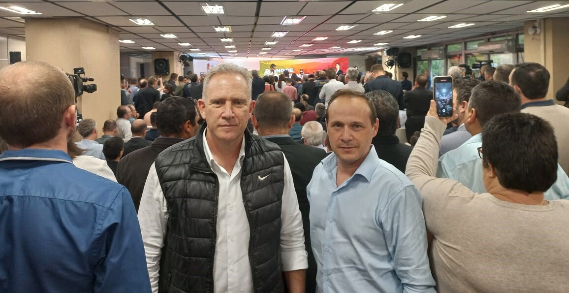 Prefeito Gelson e Vereador Leonardo na cerimônia de lançamento do Plano.