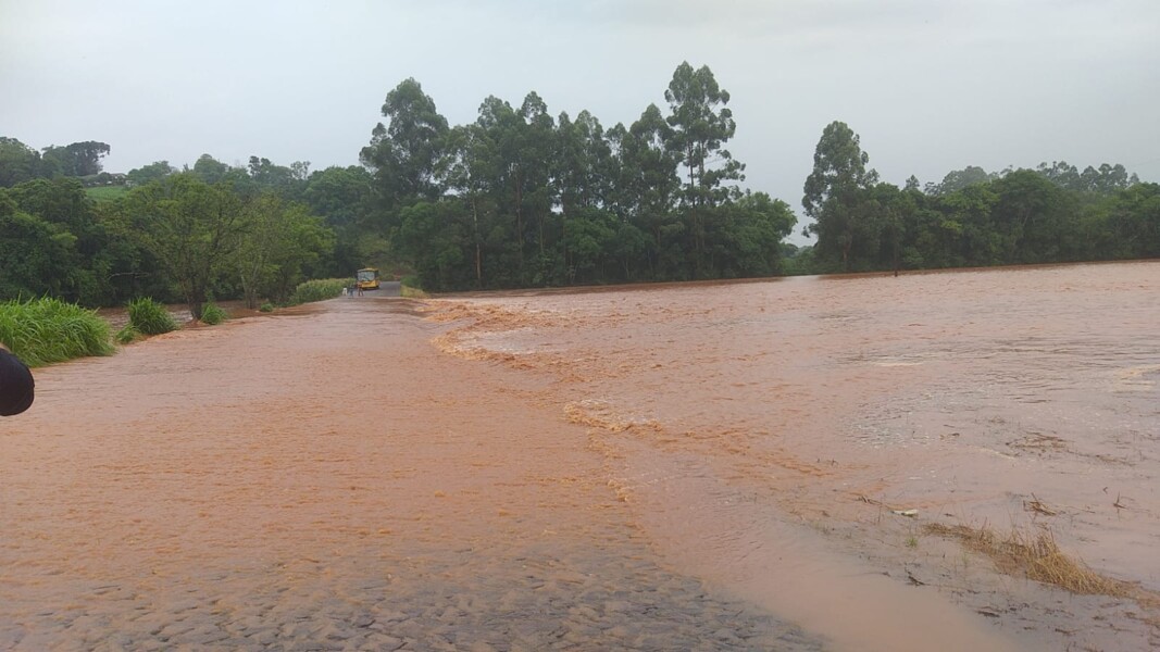 Linha Zaina, próximo à ponte - Estrada de acesso ao Distrito de Santana.