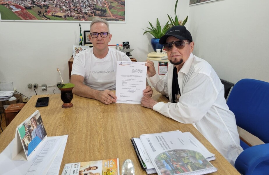 Momento da sanção da Lei Municipal nº 4332/2023.