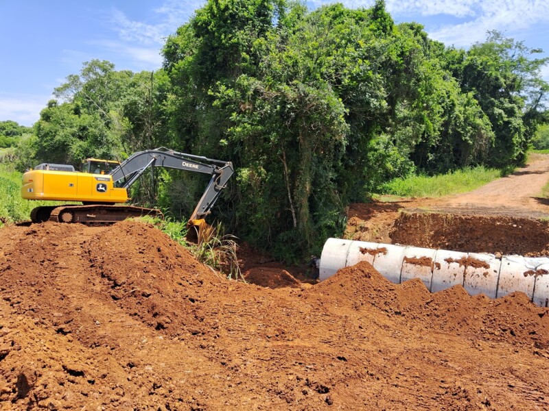 Pontilhão na estrada que liga Tesouras à Fazendinha.
