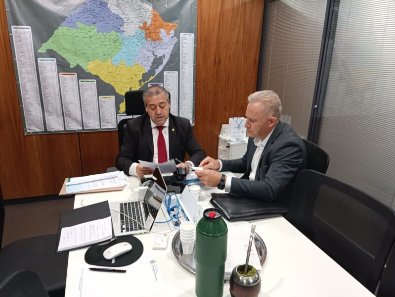 Prefeito Gelson em encontro com o deputado federal Ronaldo Nogueira (Republicanos).