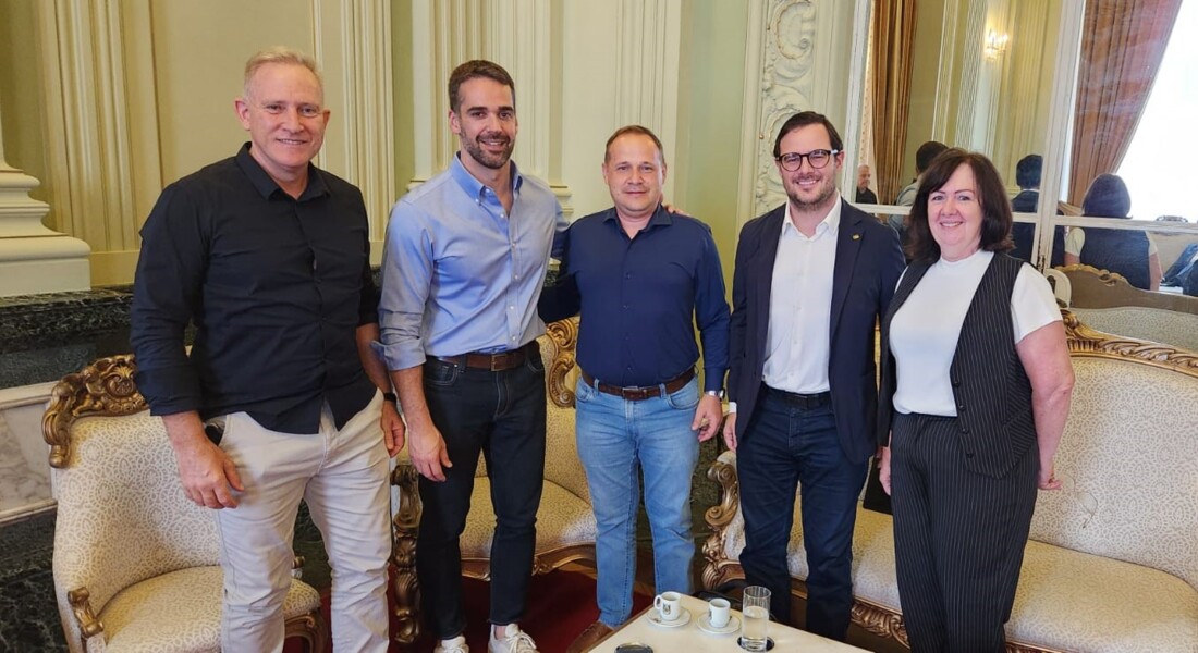 Prefeito Gelson, governador Eduardo Leite, vereador Leonardo, assessor Mateus Wesp e secretária Rejane.